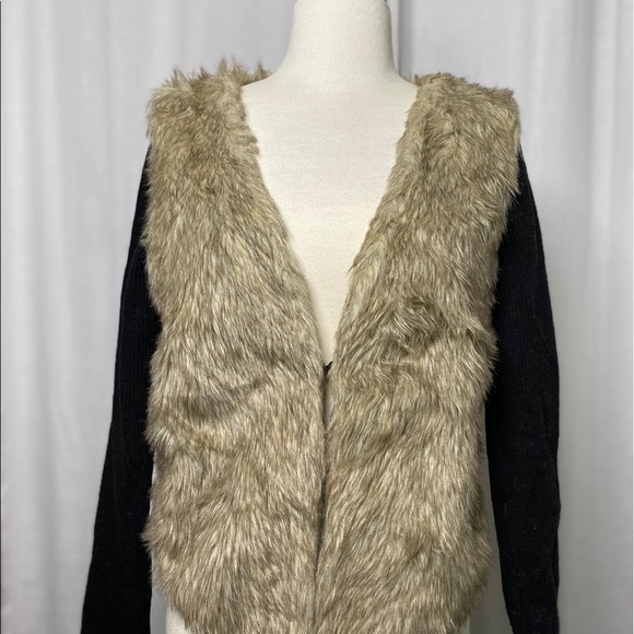 Faux Fur Vest Jacket - Picture 2 of 3